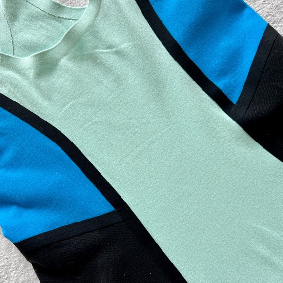 lululemon Cool Racerback Tank Top Blue Colourblock for Running Training Size 2 - Picture 9 of 9